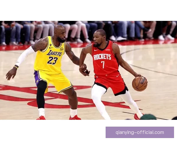 詹姆斯14中13状态爆棚引爆热议 杜兰特直言他还能继续征战4至5年 詹姆斯14中13状态爆棚引爆热议 杜兰特直言他还能继续征战4至5年